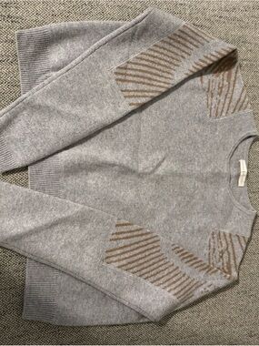 Women’s Light Gray Cashmere Crewneck Sweater with Brown Pattern